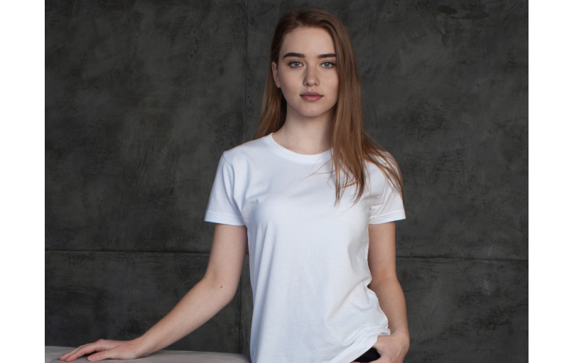 From Office Casual to Weekend Vibes: The Versatility of a White Tee